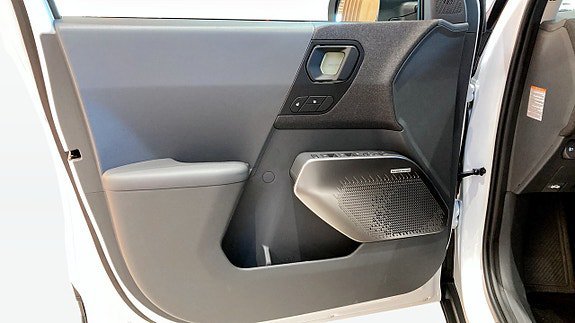 Vehicle Image 11