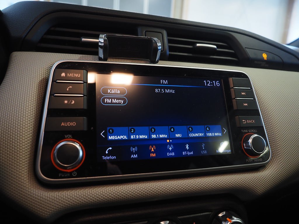 Vehicle Image 16