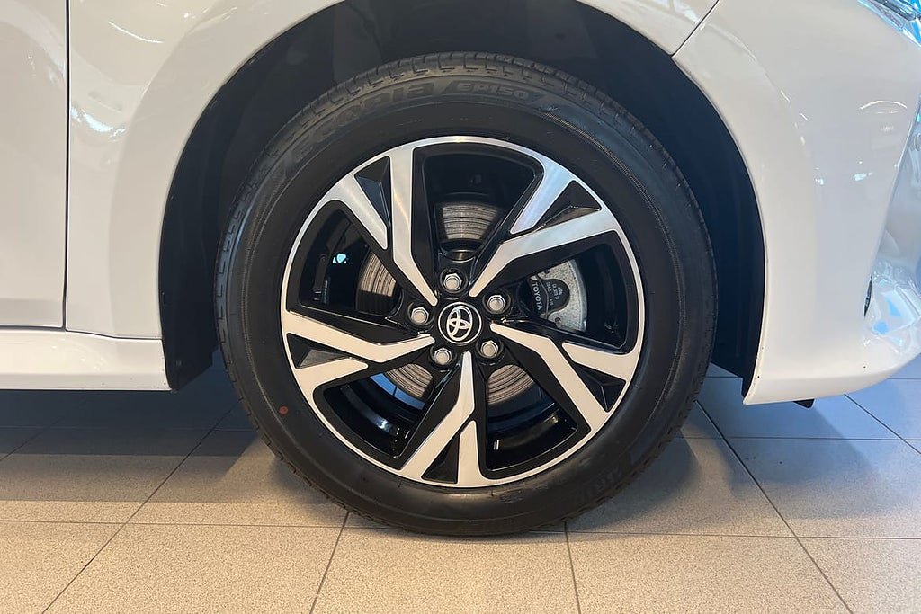 Vehicle Image 16