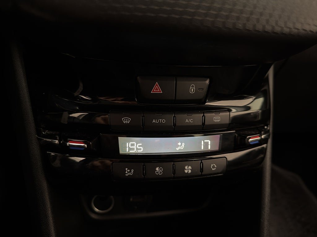 Vehicle Image 24