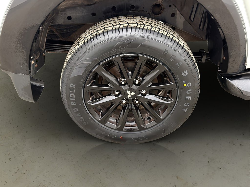 Vehicle Image 33
