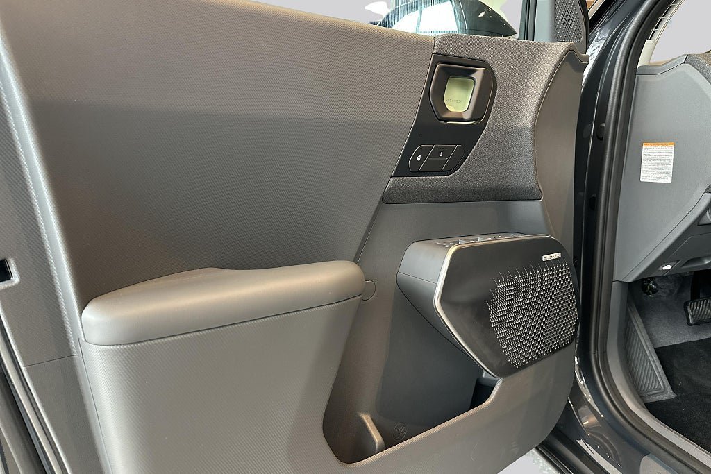 Vehicle Image 14