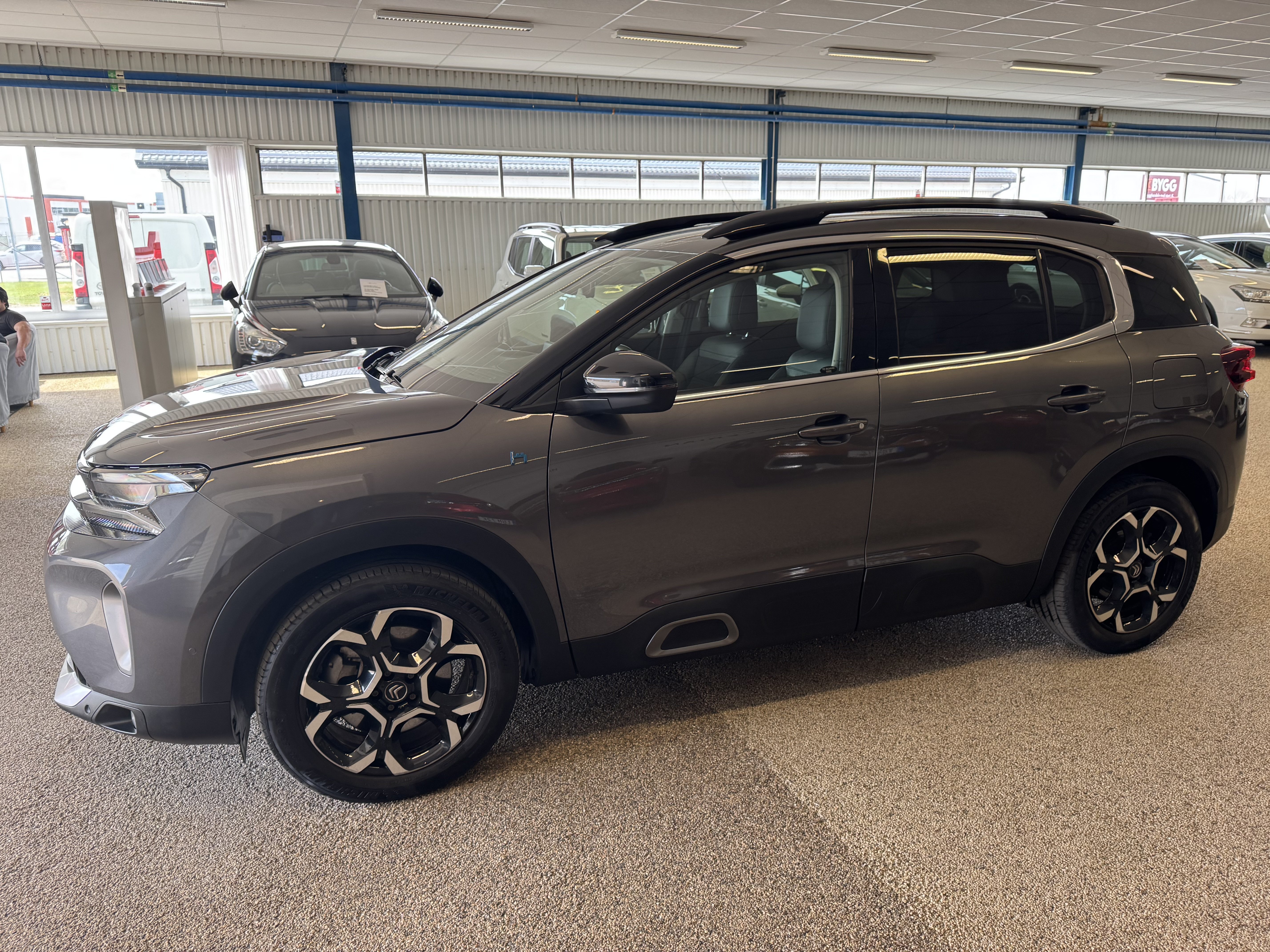 Vehicle Image 6