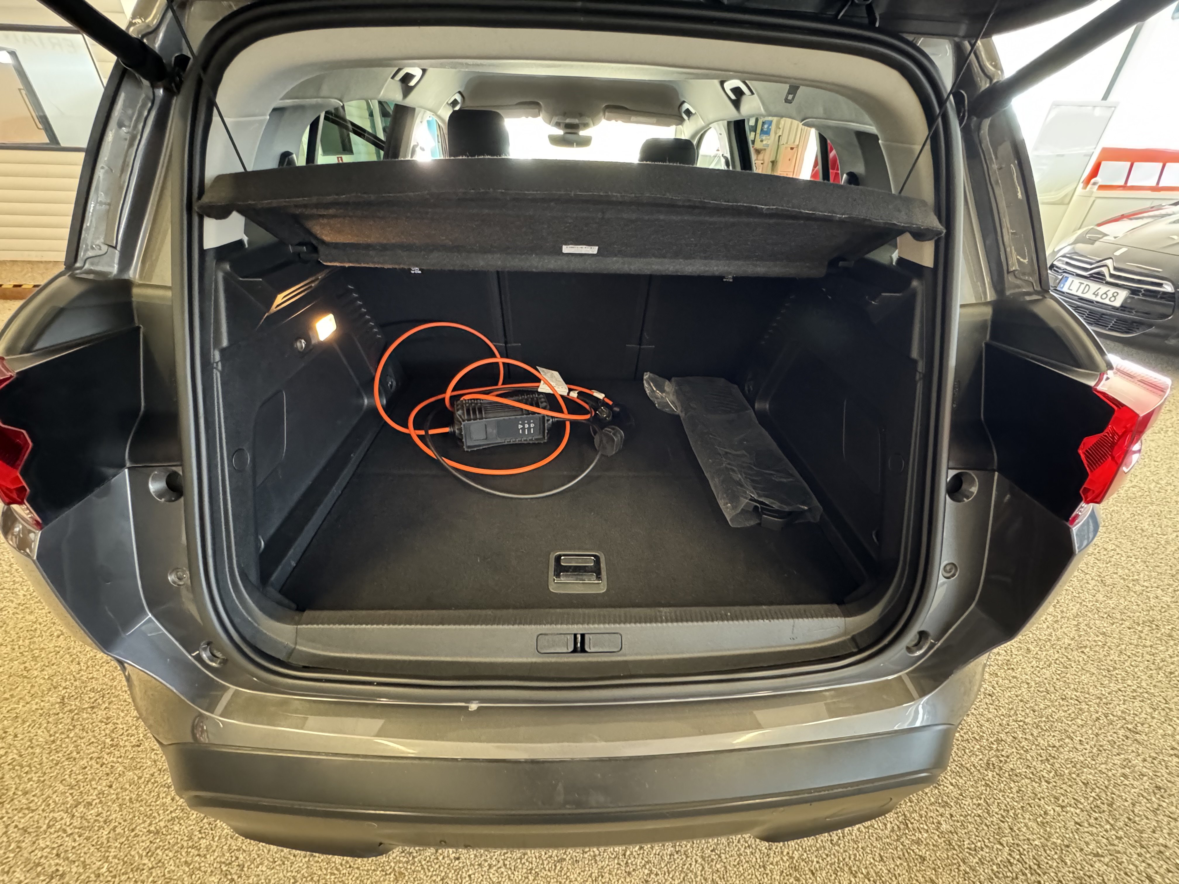 Vehicle Image 12