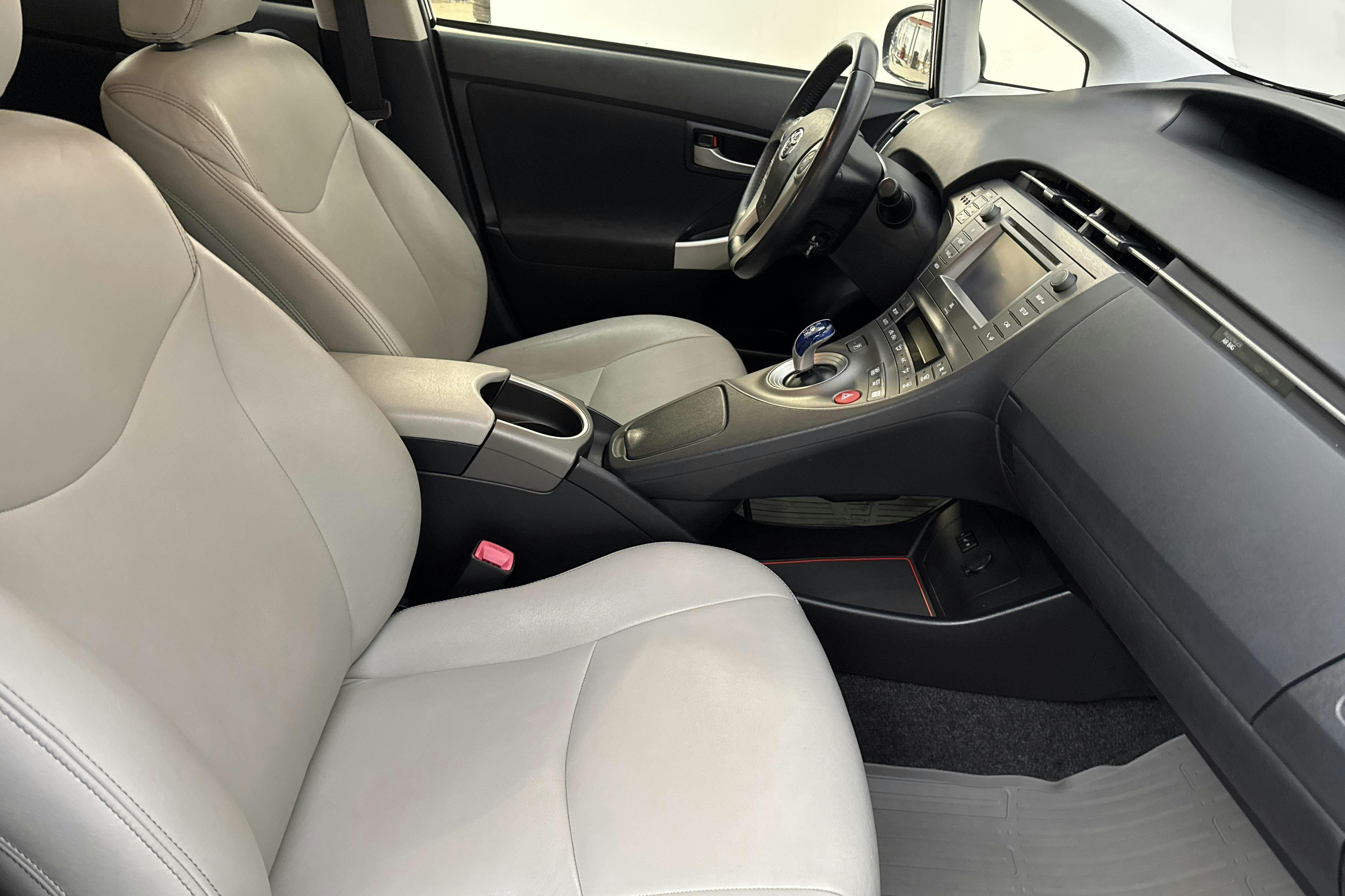 Vehicle Image 9