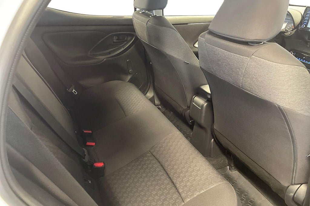 Vehicle Image 9