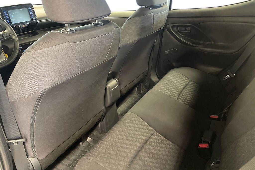 Vehicle Image 13