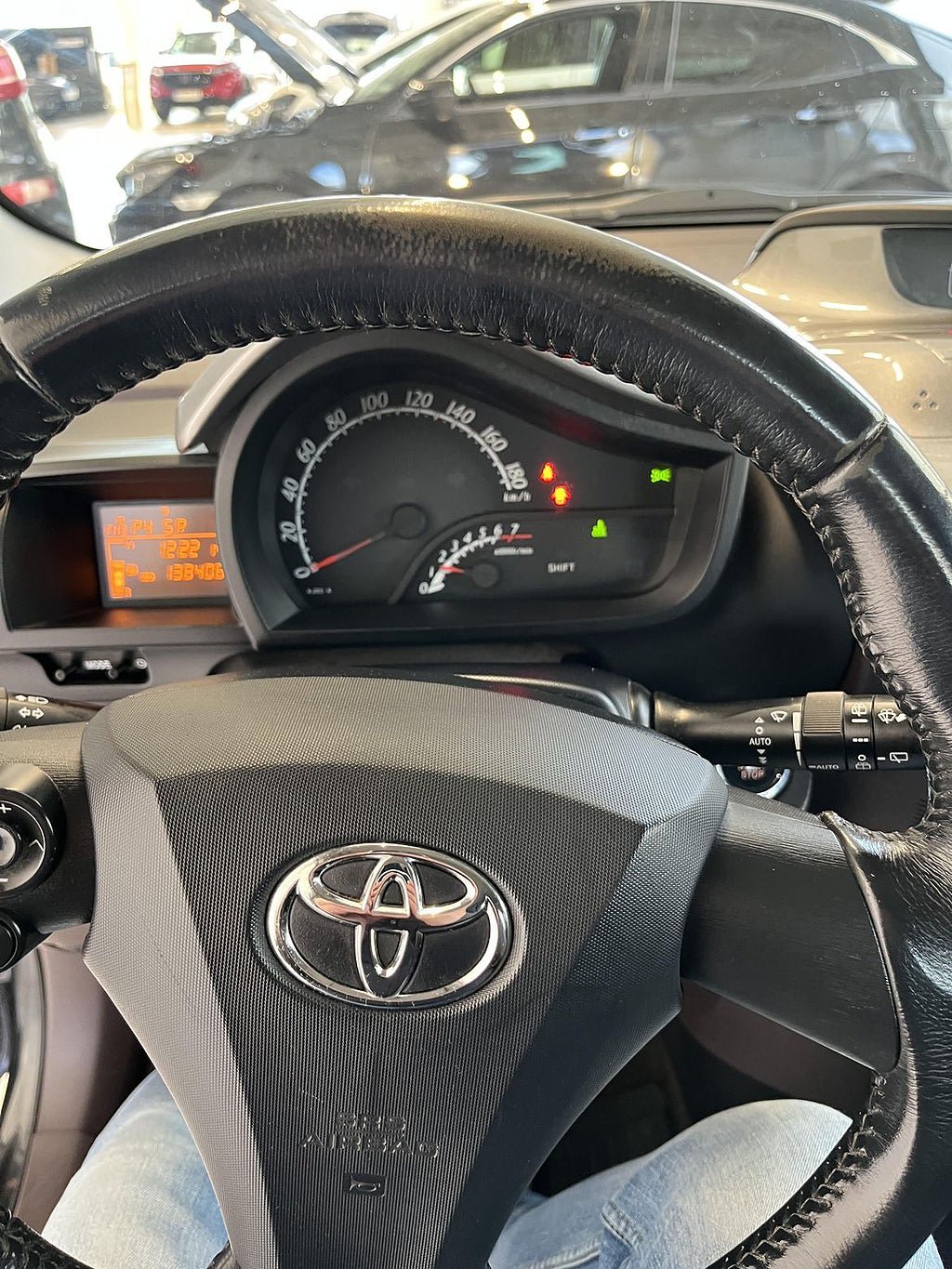 Vehicle Image 6