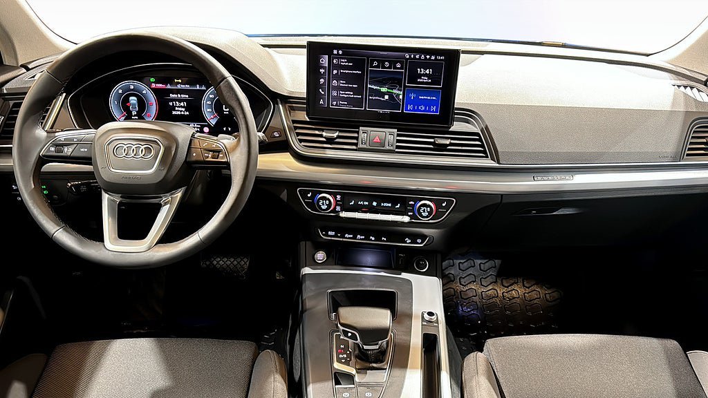 Vehicle Image 10