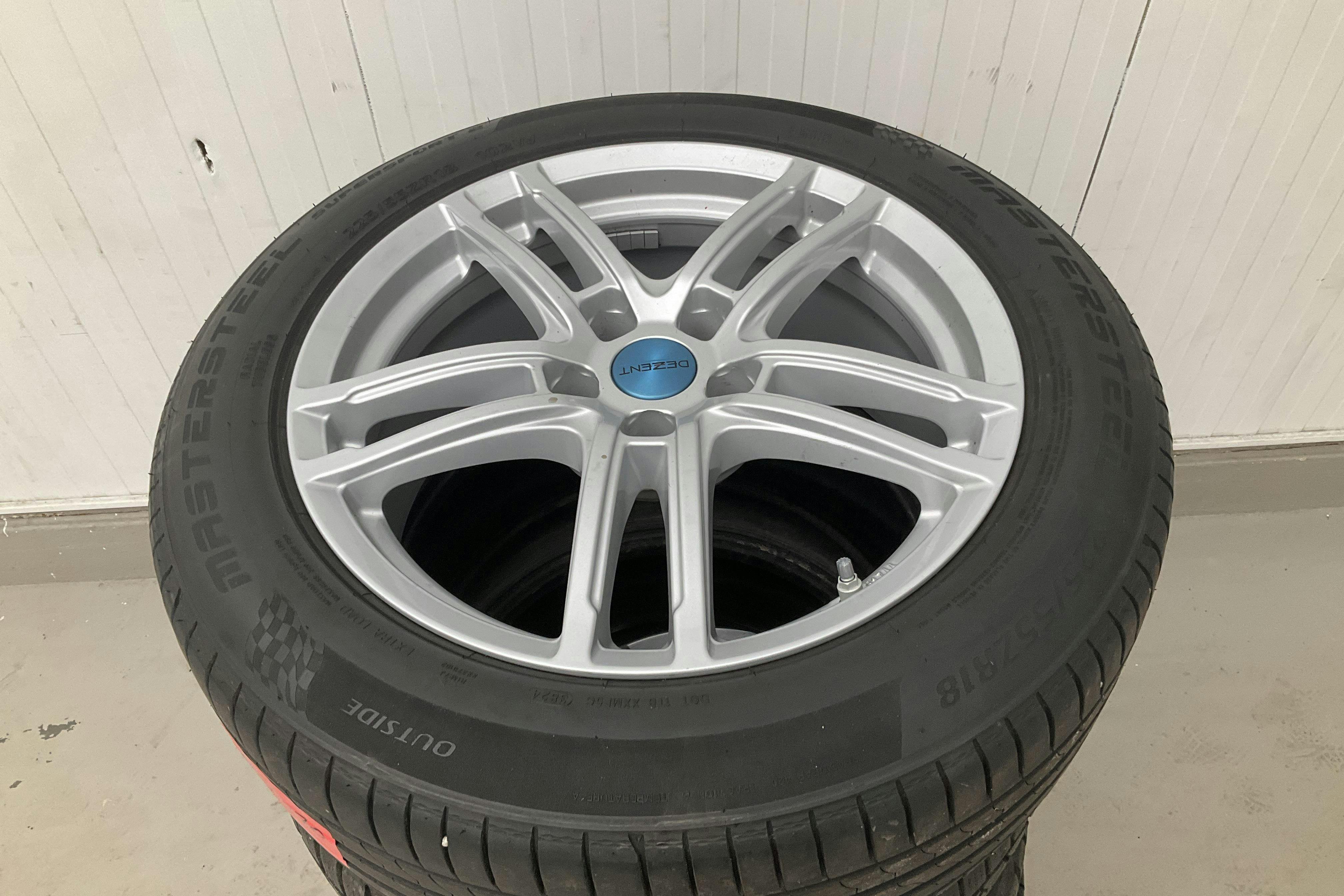 Vehicle Image 16