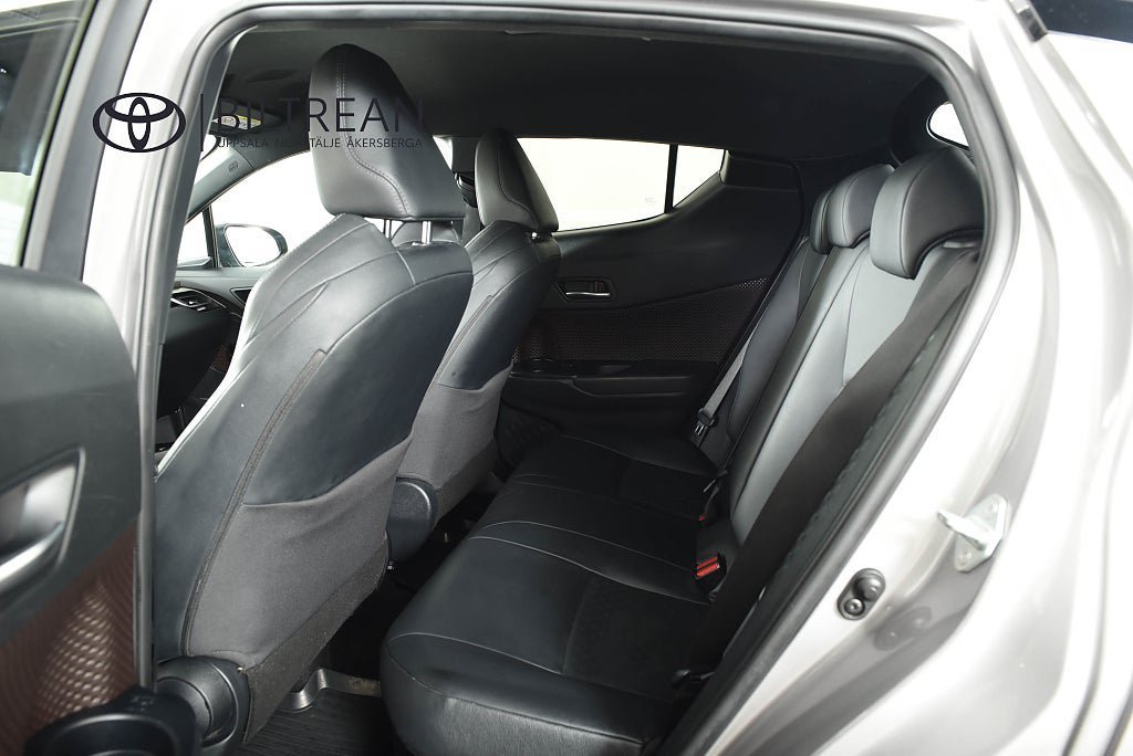 Vehicle Image 8