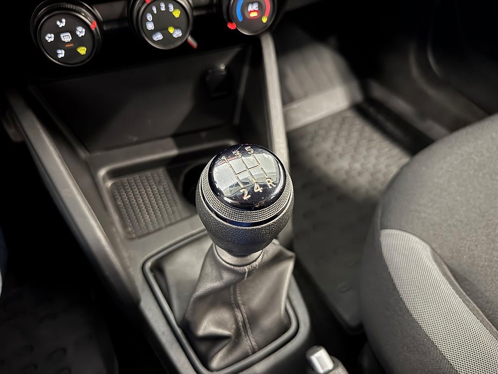 Vehicle Image 19