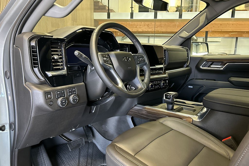 Vehicle Image 8
