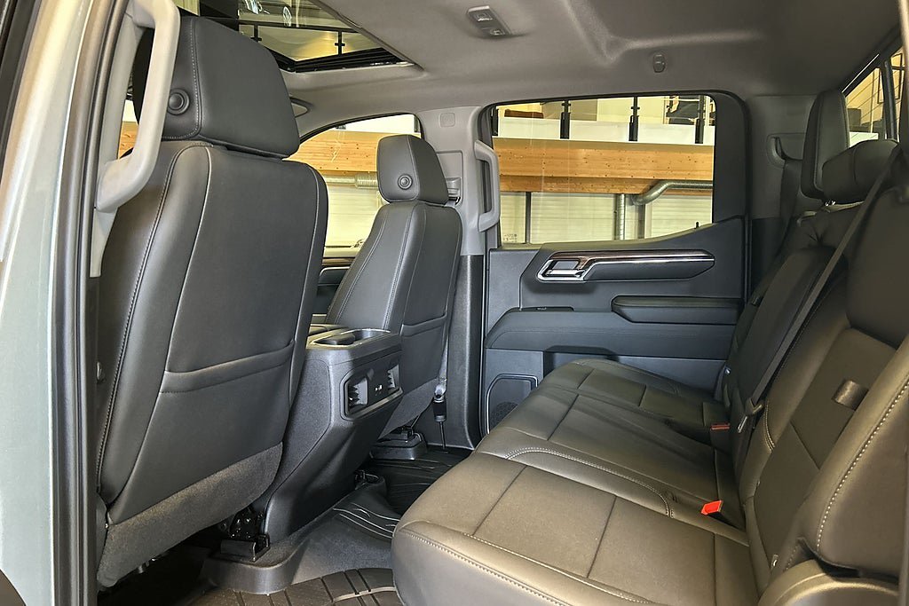 Vehicle Image 9