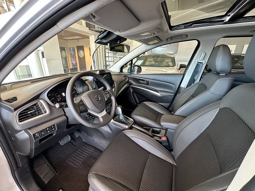 Vehicle Image 7