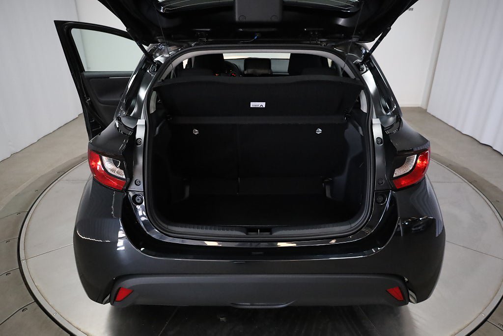 Vehicle Image 9