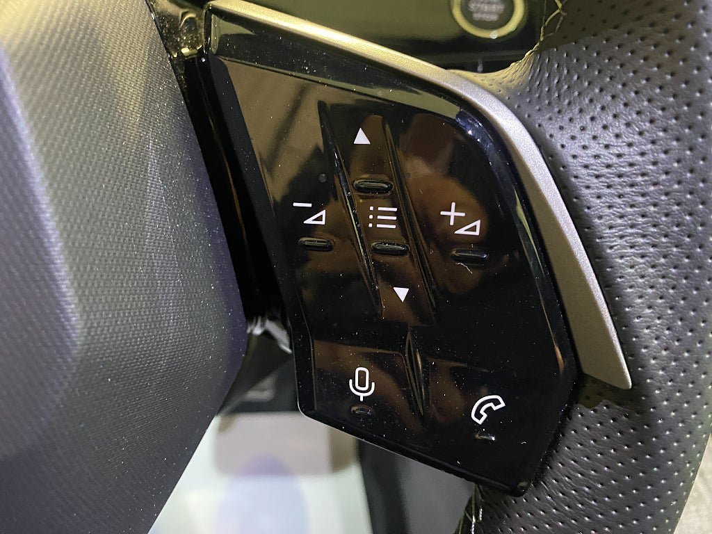 Vehicle Image 25