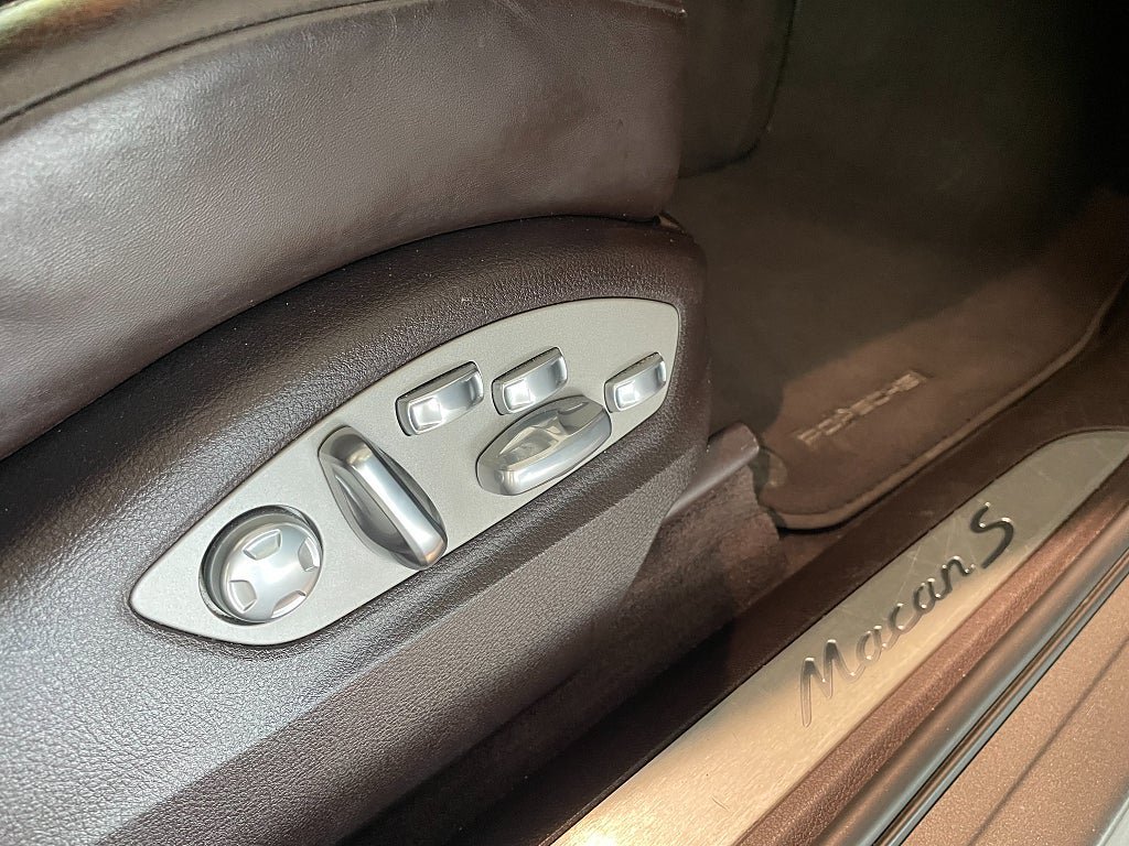 Vehicle Image 17