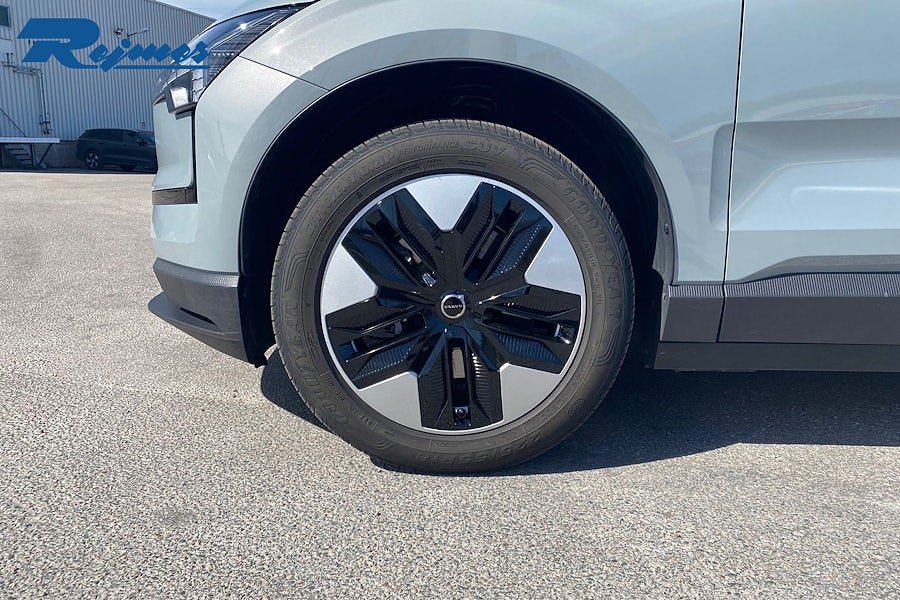 Vehicle Image 13