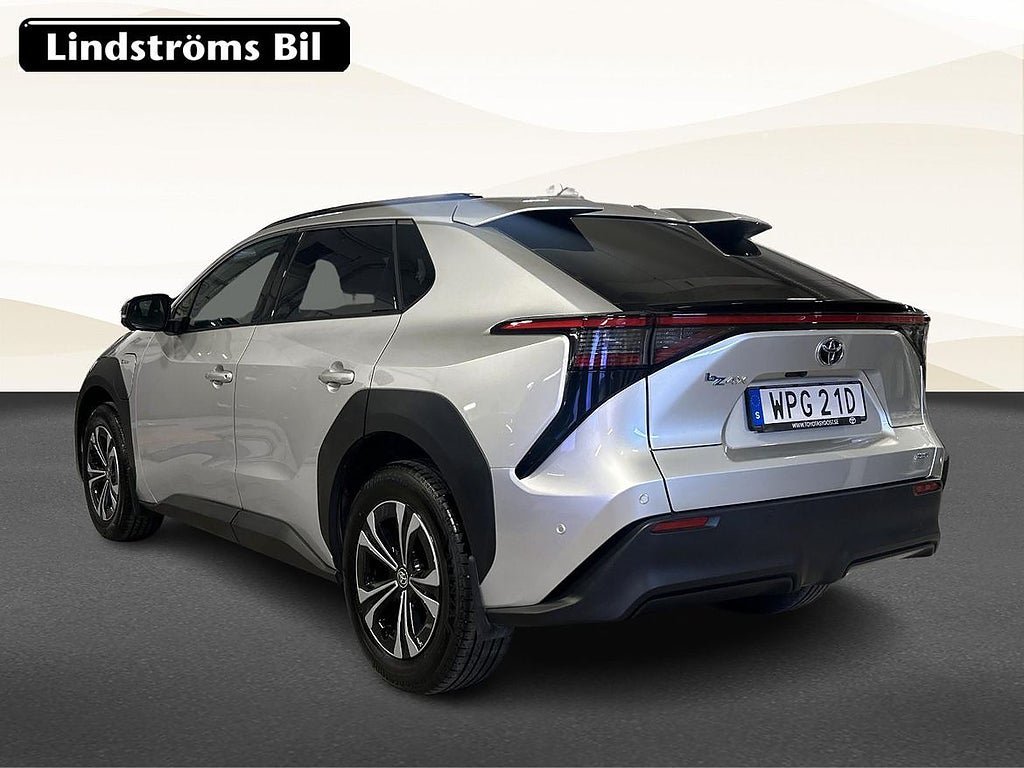 Vehicle Image 4