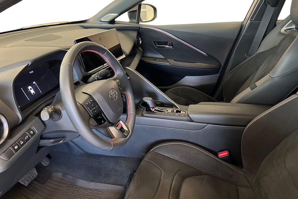 Vehicle Image 12