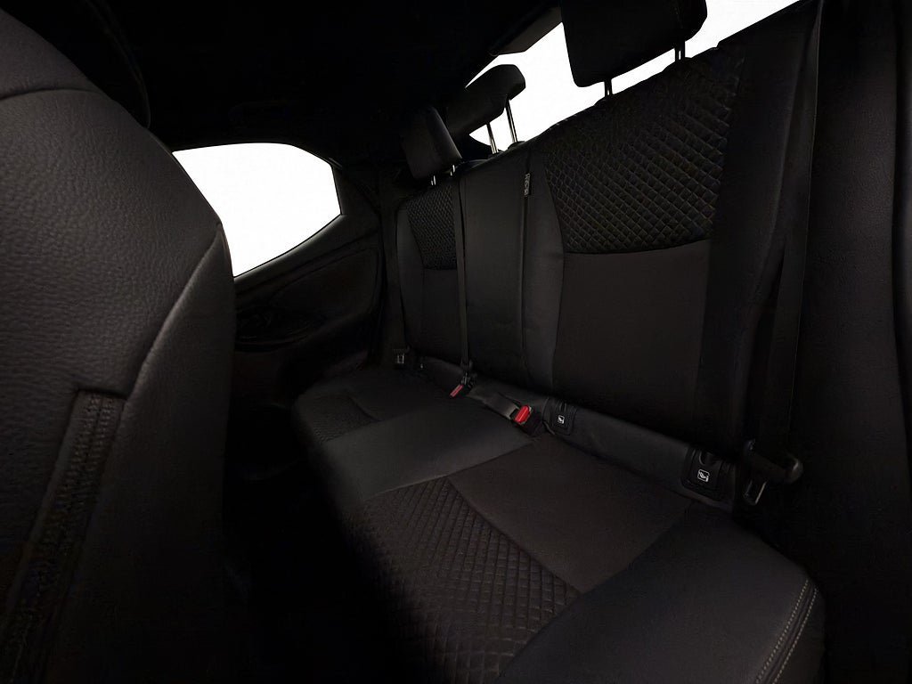 Vehicle Image 25