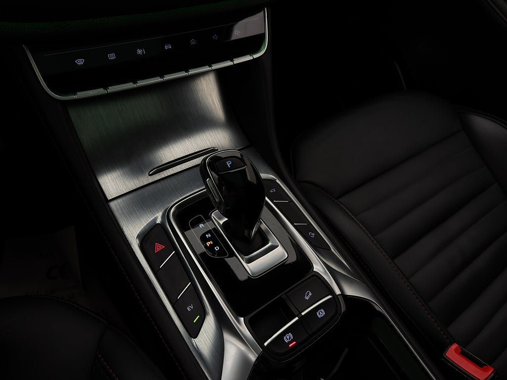 Vehicle Image 25