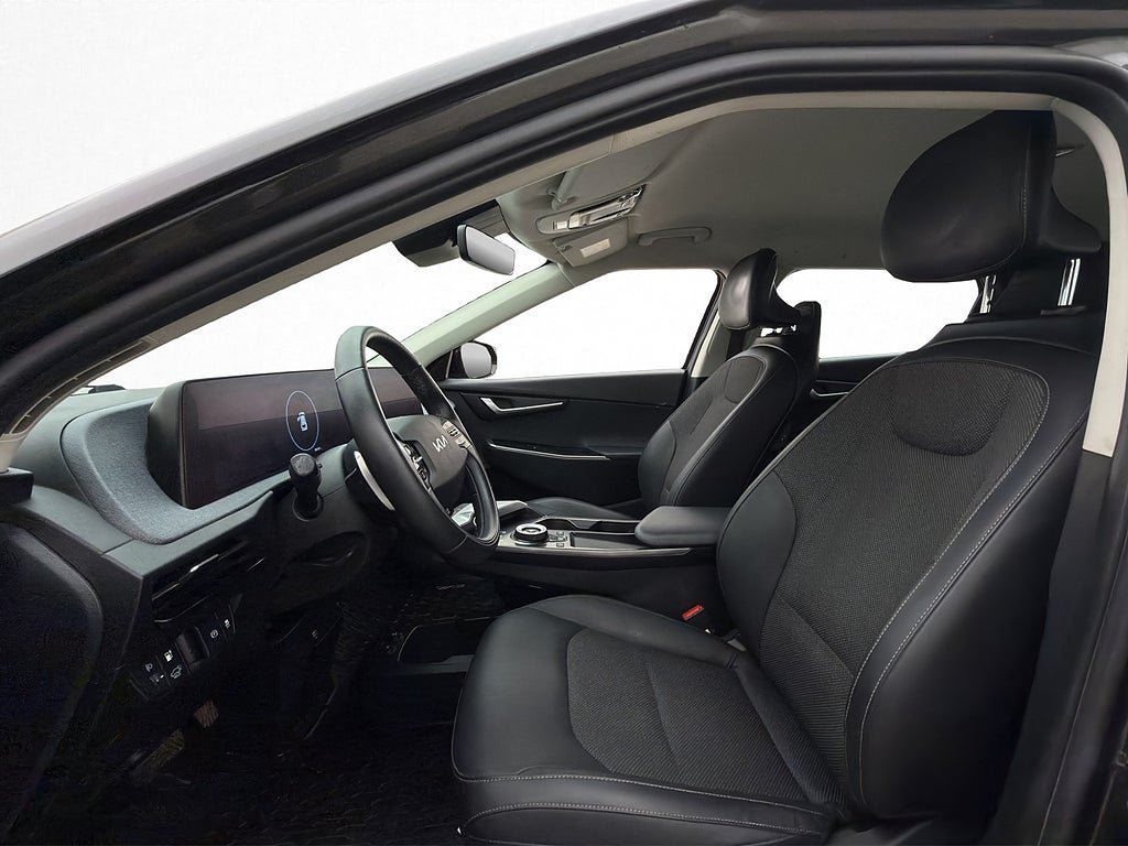 Vehicle Image 24