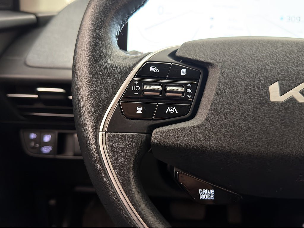 Vehicle Image 26