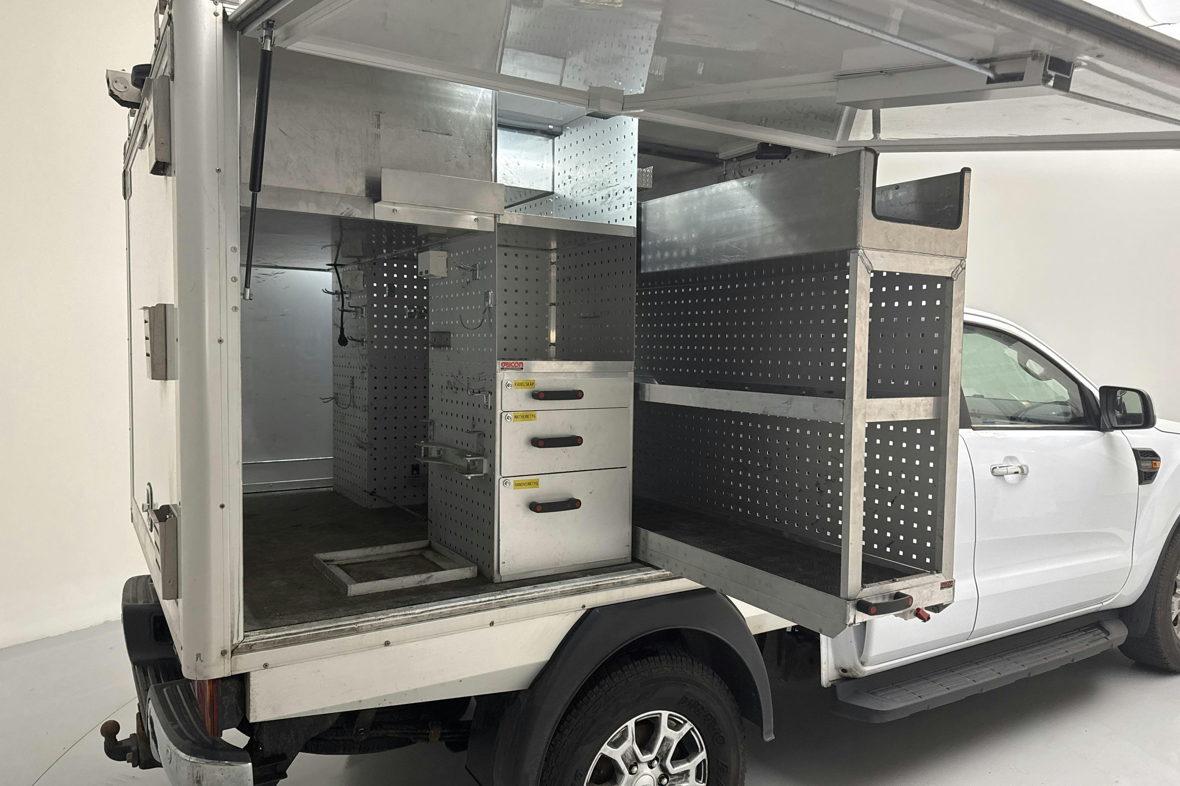 Vehicle Image 16