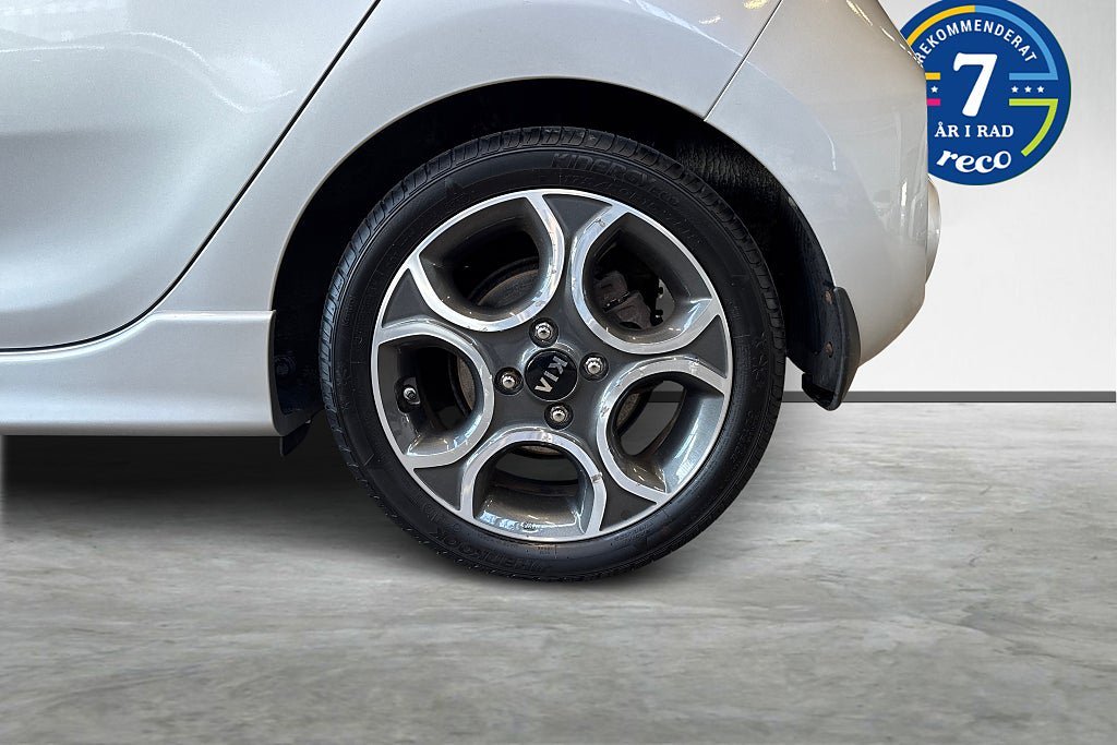 Vehicle Image 9