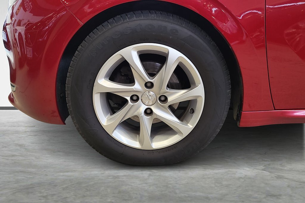 Vehicle Image 23