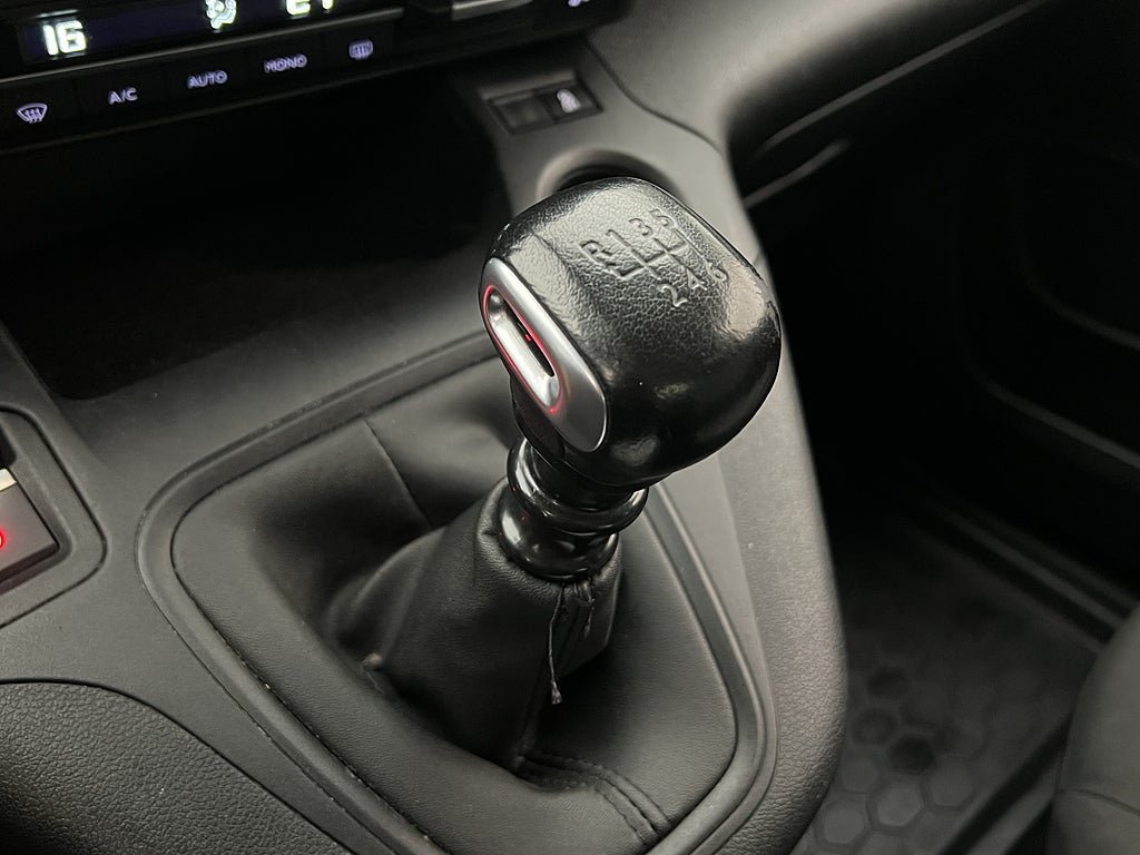 Vehicle Image 26