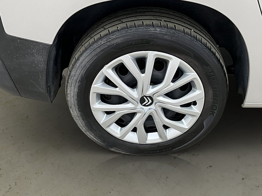 Vehicle Image 32