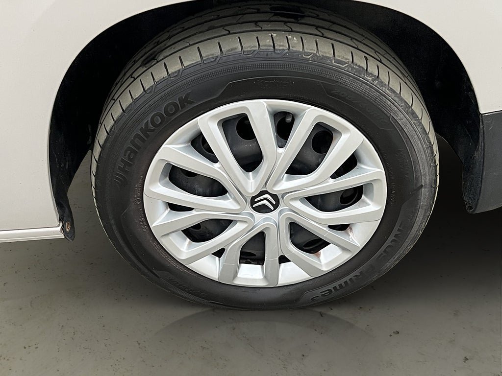 Vehicle Image 33