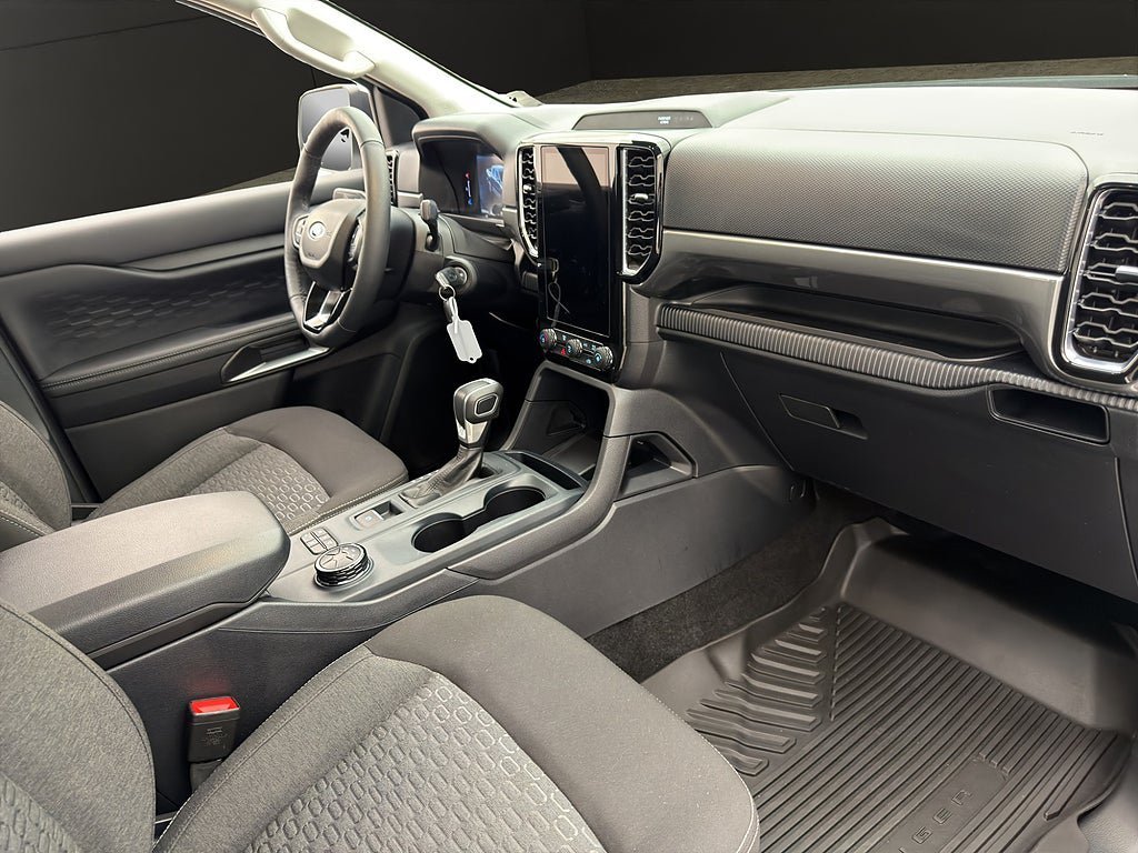 Vehicle Image 32