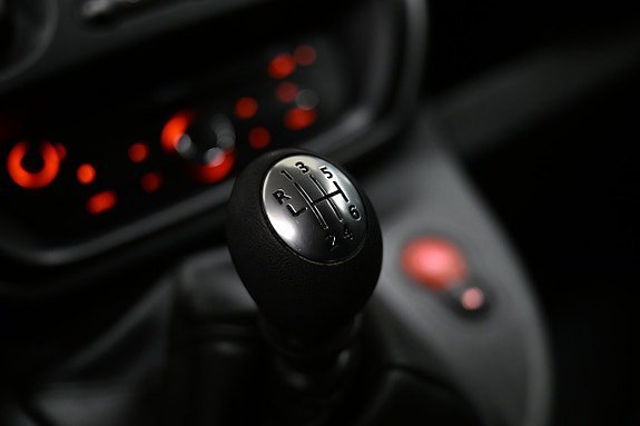 Vehicle Image 24