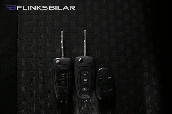 Vehicle Image 32