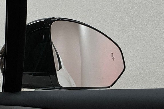Vehicle Image 32