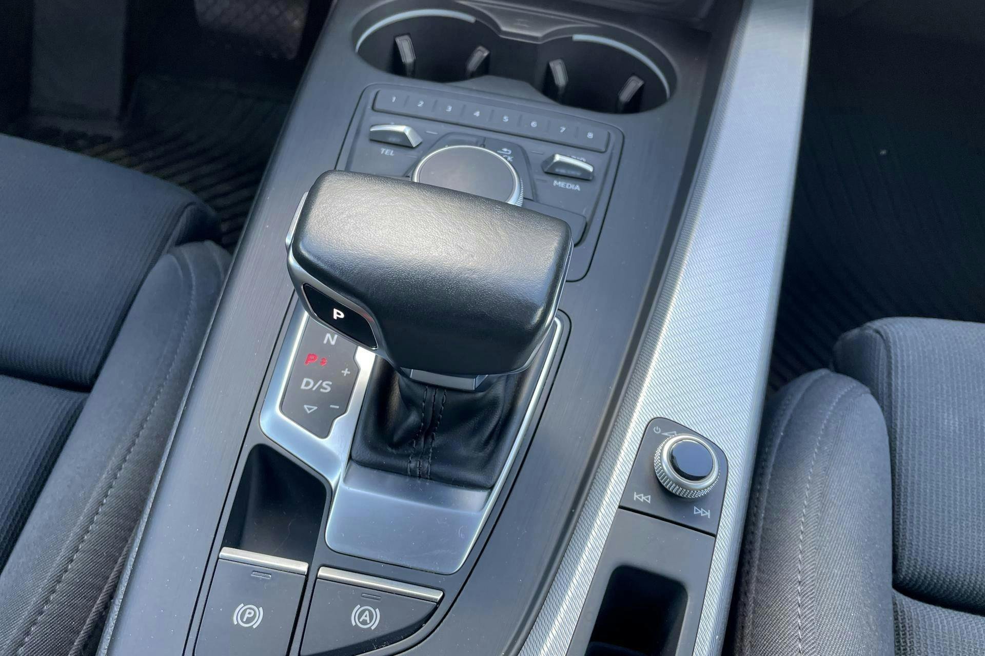 Vehicle Image 12