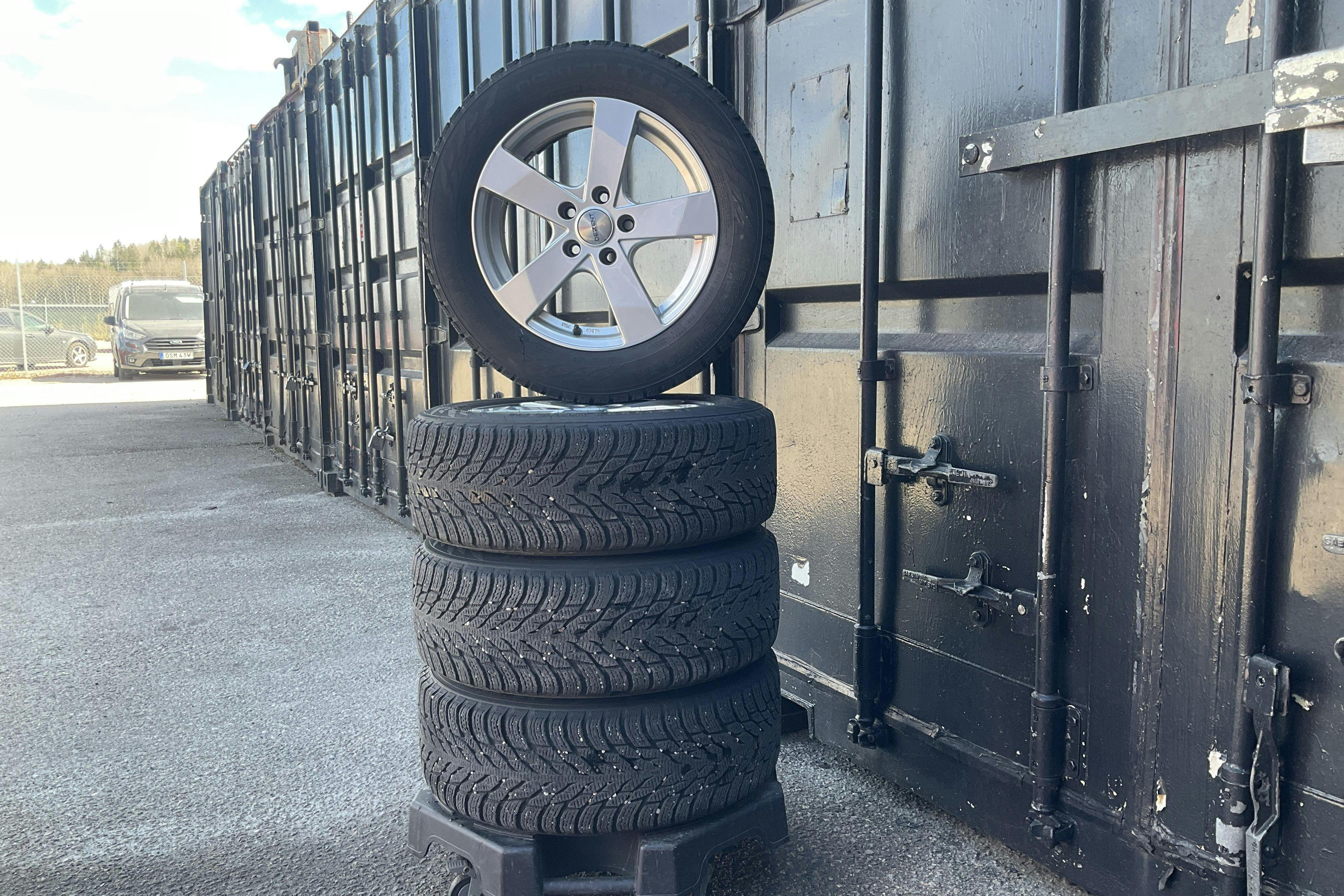 Vehicle Image 13