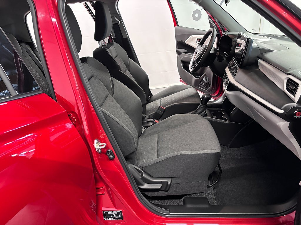 Vehicle Image 6