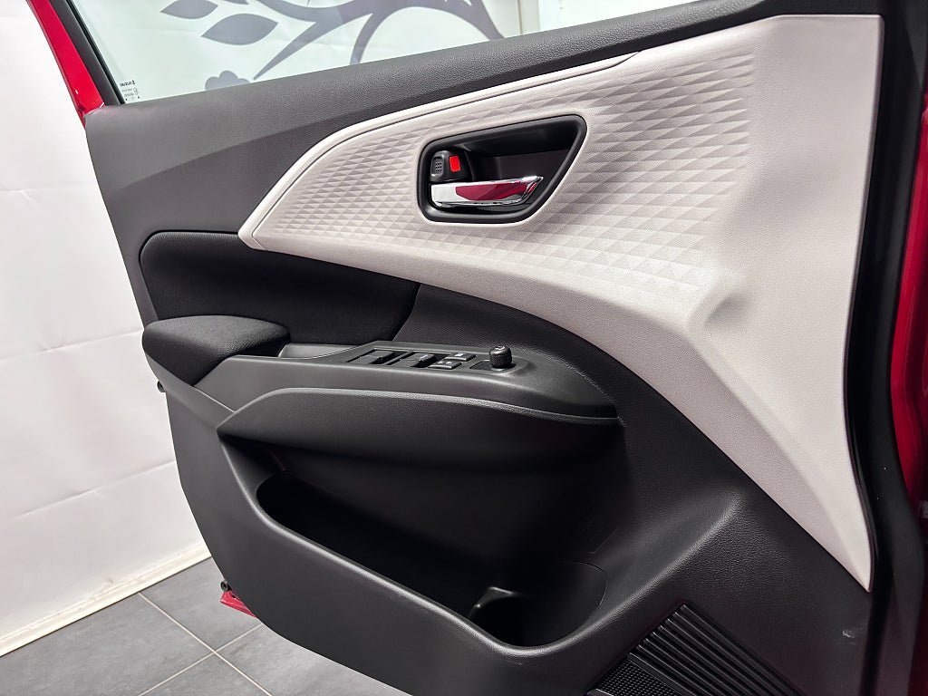 Vehicle Image 12