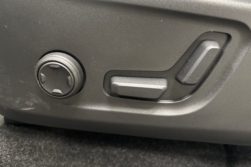 Vehicle Image 25