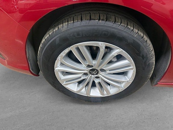 Vehicle Image 8