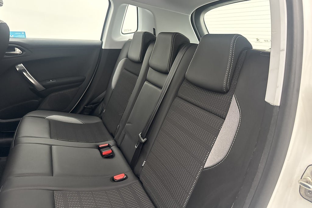 Vehicle Image 23