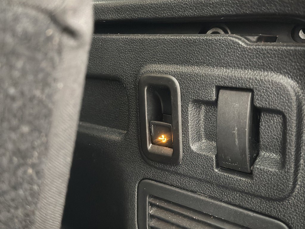 Vehicle Image 24