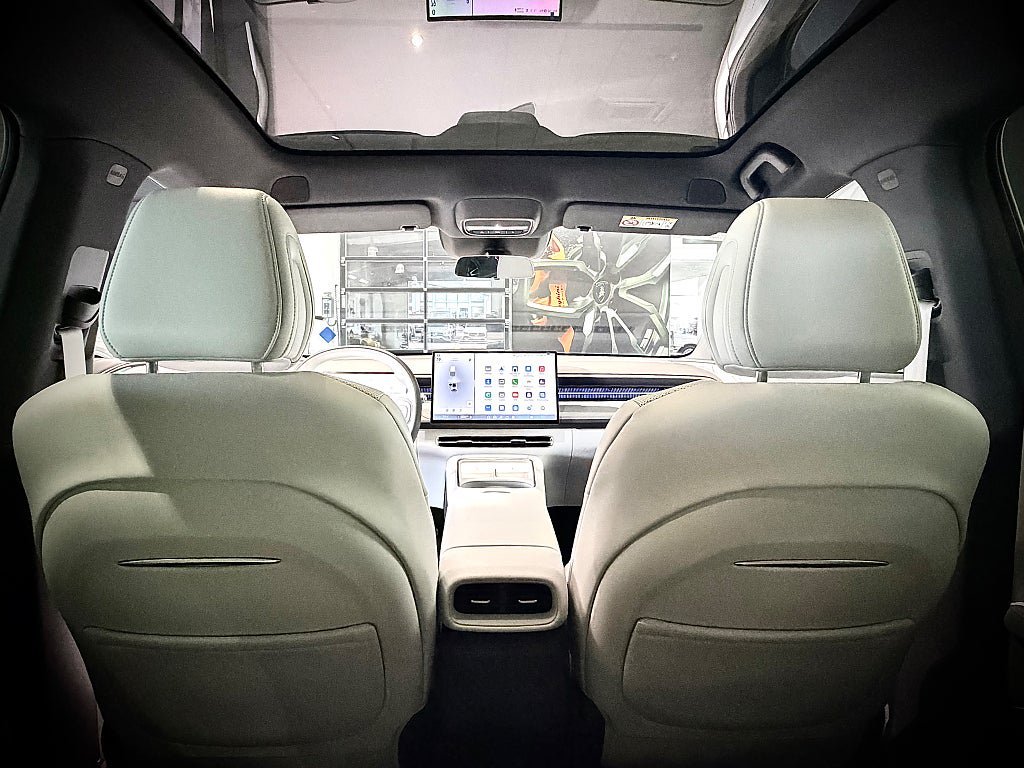 Vehicle Image 7