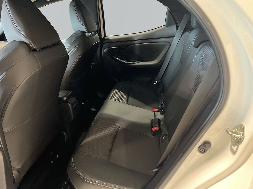 Vehicle Image 11