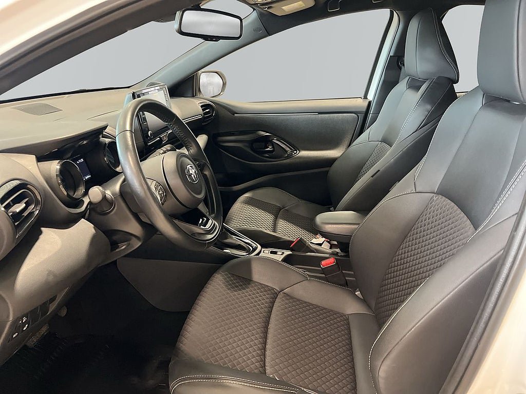 Vehicle Image 12
